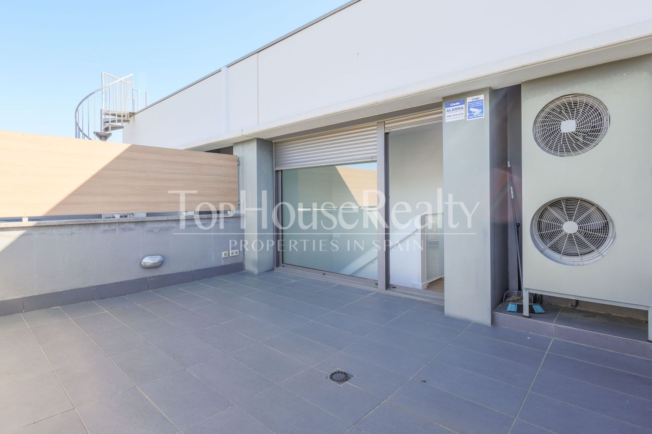 Townhouse in El Vinyet, Sitges — private garden and 5 minutes from the beach