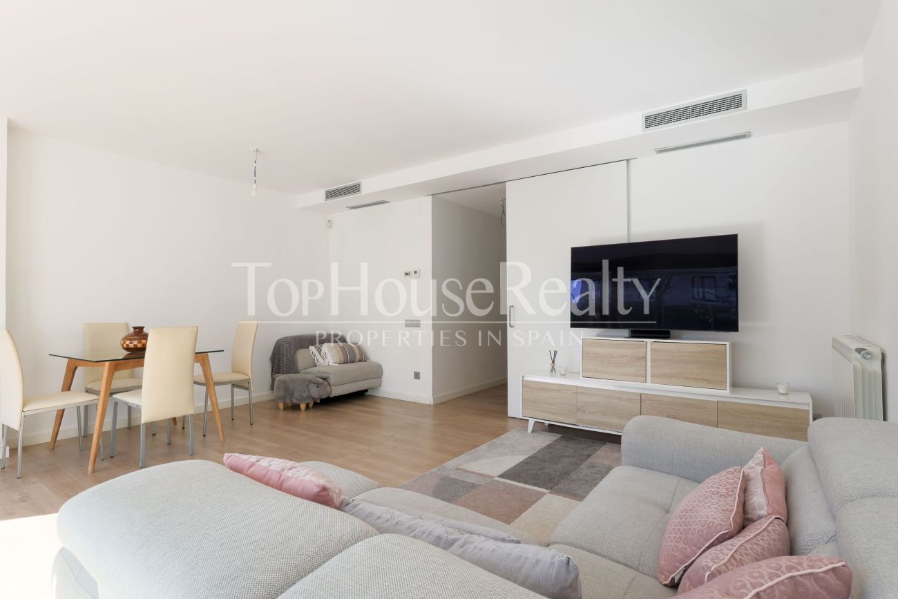 Townhouse in El Vinyet, Sitges — private garden and 5 minutes from the beach