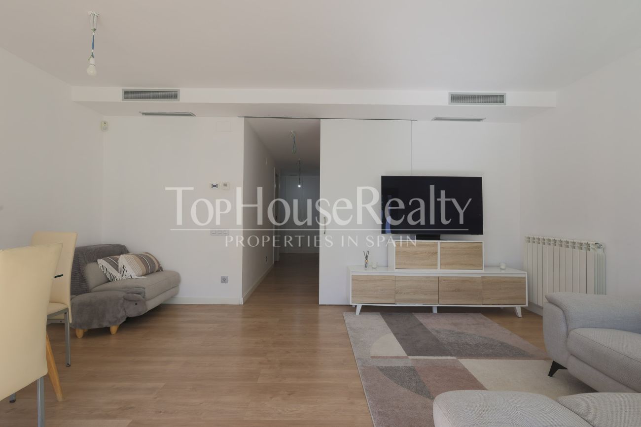 Townhouse in El Vinyet, Sitges — private garden and 5 minutes from the beach