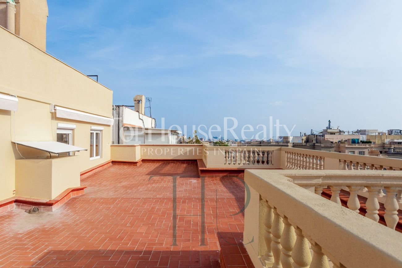 Spectacular penthouse with two large terraces and high-quality finishes