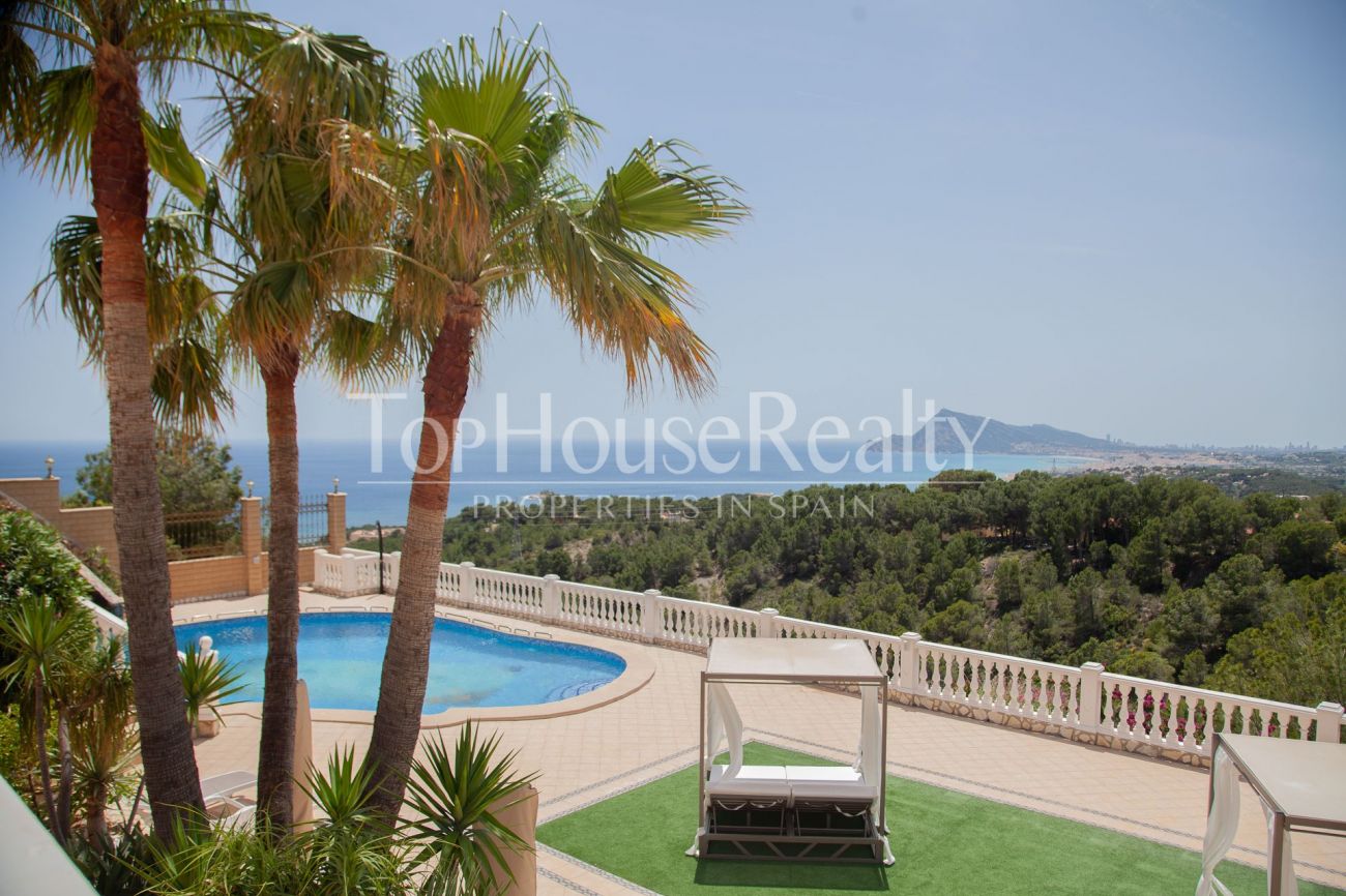 Spectacular luxury villa with views in Costa Blanca