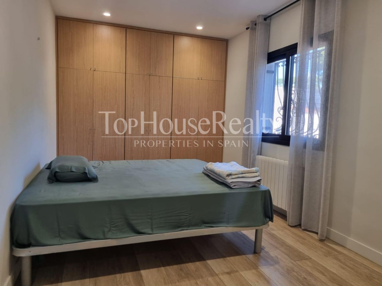 Location of the house: the quietest area, less than 100 meters to Castelldefels beach