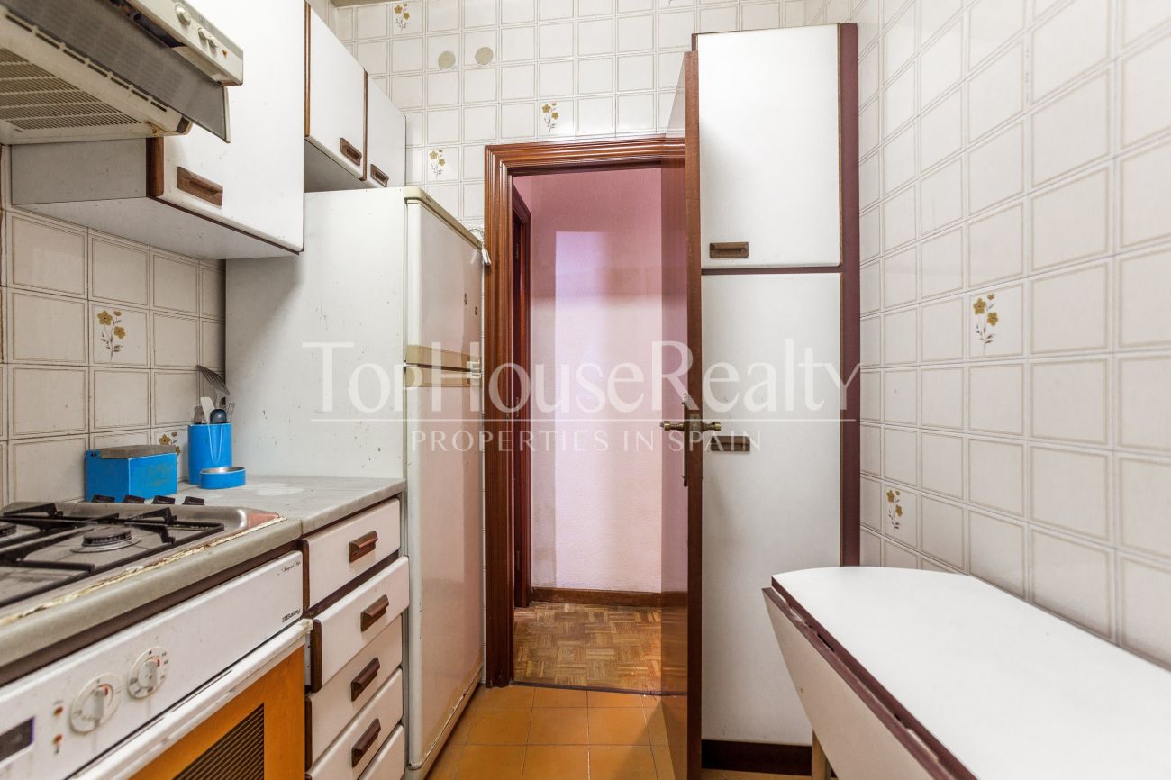 Charming Apartment for Renovation in Font de la Guatlla, at the Foot of Montjuic