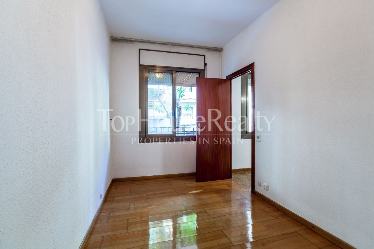 Charming Apartment for Renovation in Font de la Guatlla, at the Foot of Montjuic