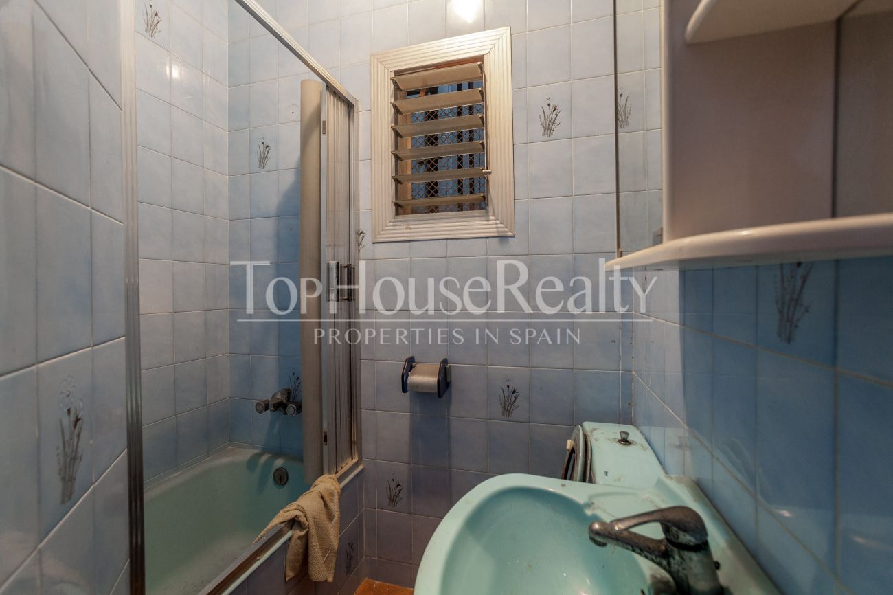 Charming Apartment for Renovation in Font de la Guatlla, at the Foot of Montjuic