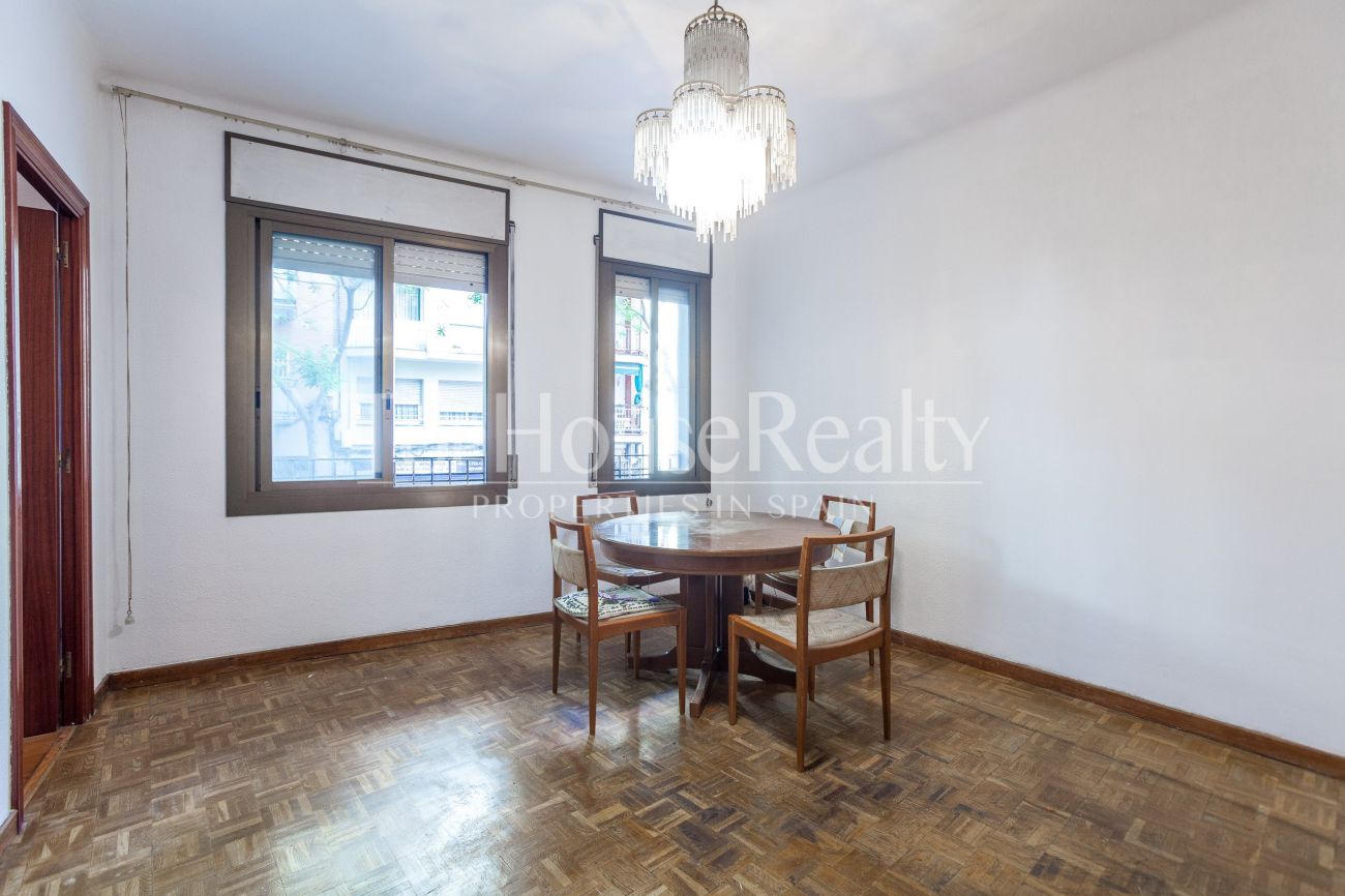 Charming Apartment for Renovation in Font de la Guatlla, at the Foot of Montjuic