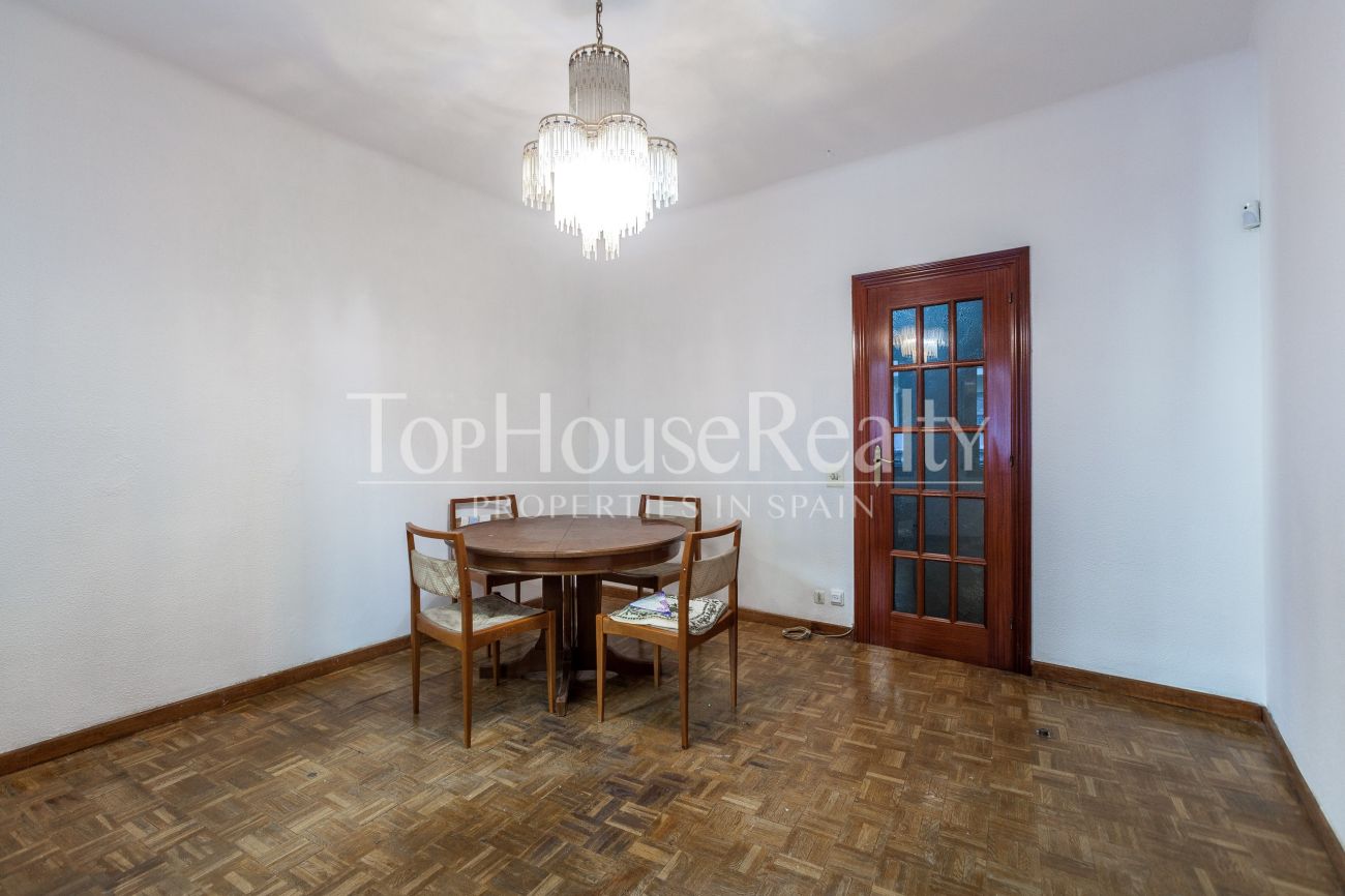 Charming Apartment for Renovation in Font de la Guatlla, at the Foot of Montjuic