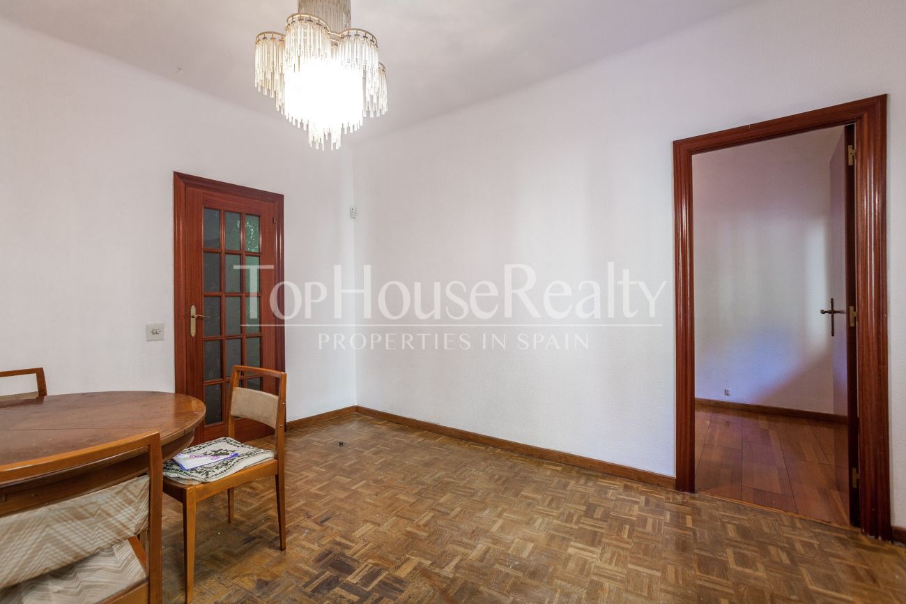 Charming Apartment for Renovation in Font de la Guatlla, at the Foot of Montjuic