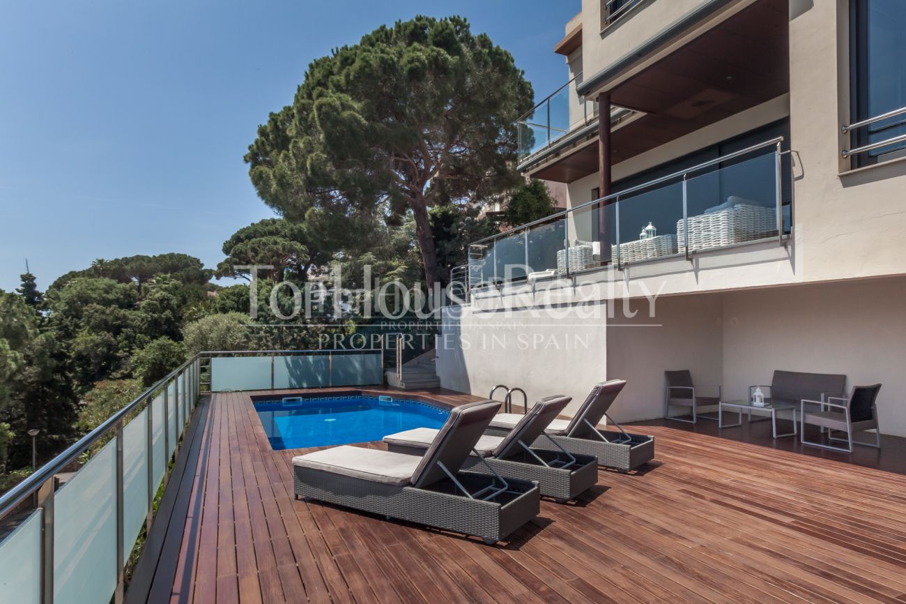 Modern villa with stunning panoramic views
