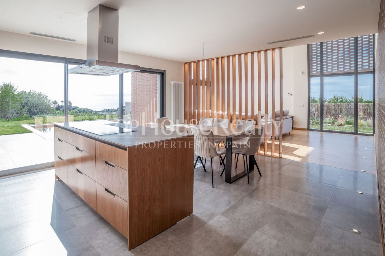 Wonderful new house with sea views in Rocaferrera