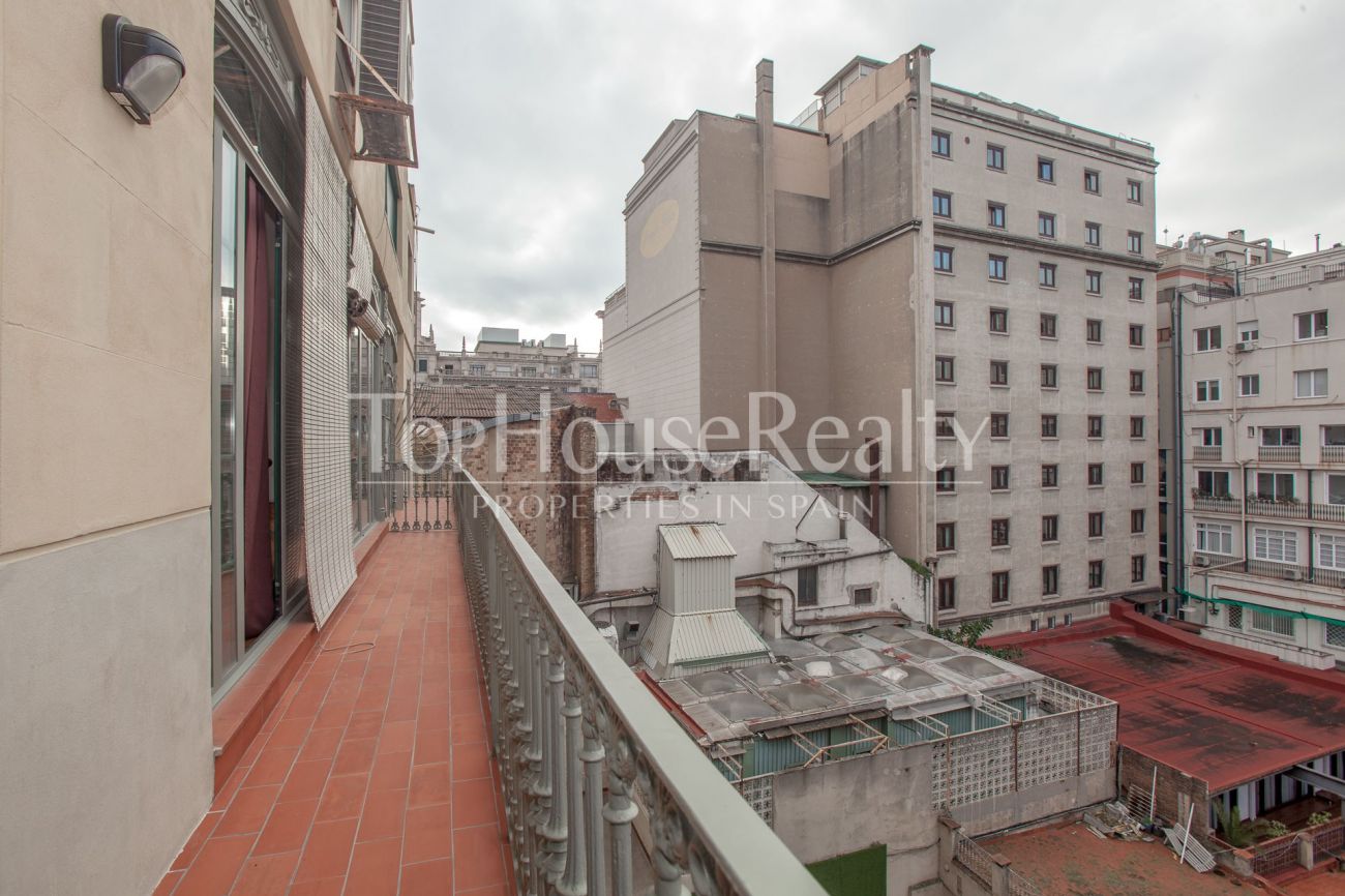 Quiet renovated apartment on Paseo de Gracia with tourist license