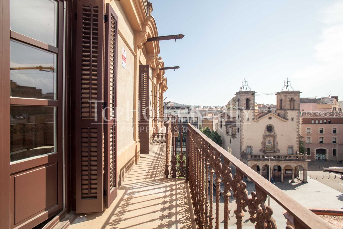 Spectacular apartment in a stately building in the heart of Barcelona