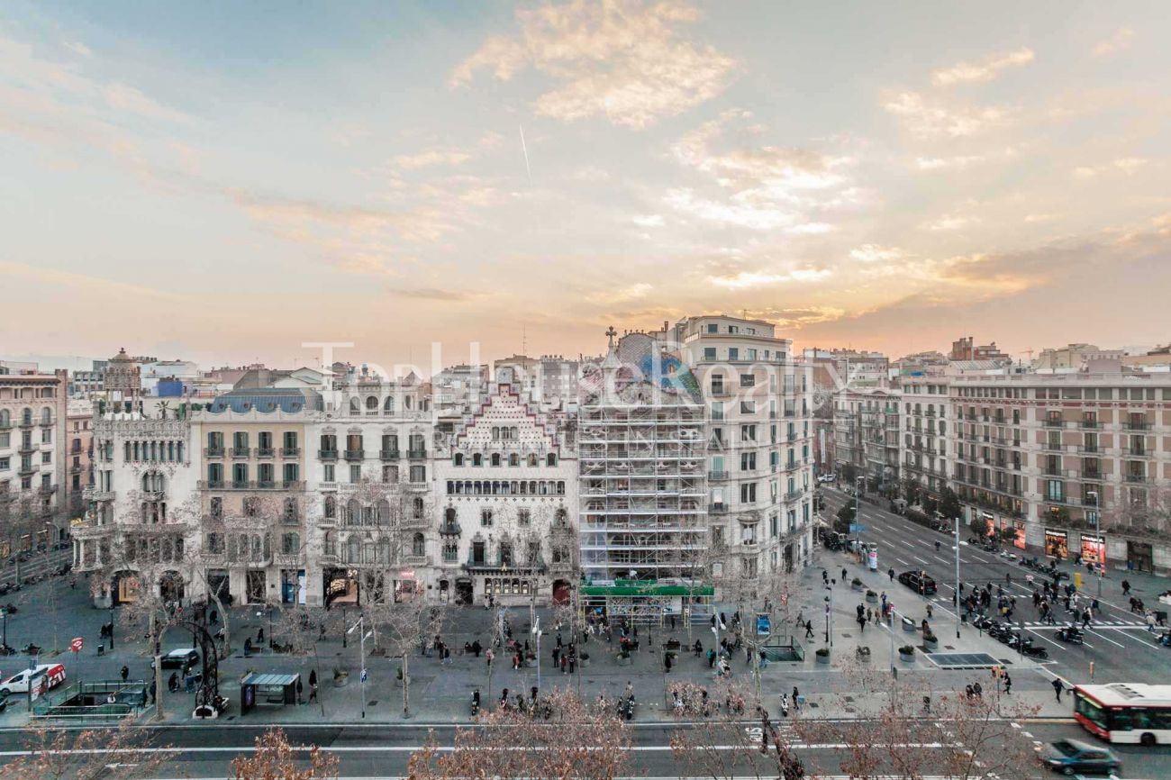 Charming Apartment on Paseo de Gracia: A Haven of Beauty and Style