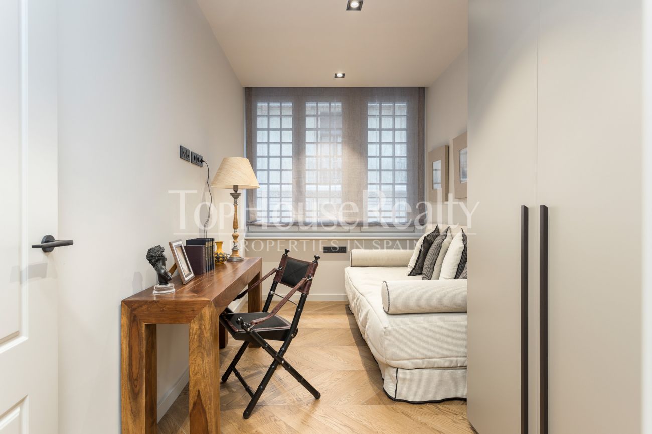 Exclusive renovated design apartment in Via Layetana