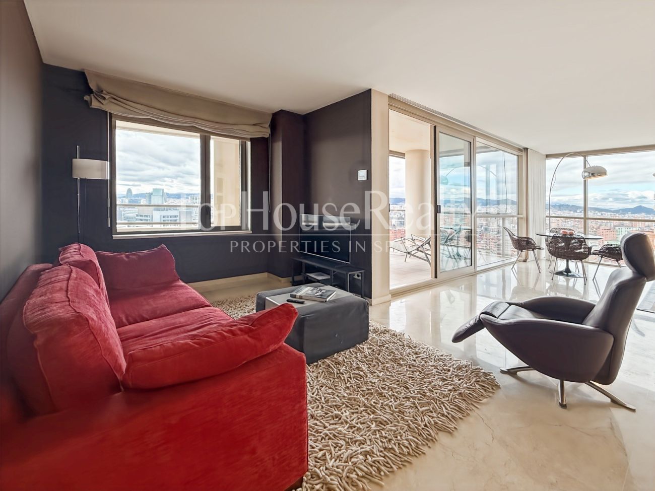 Penthouse for rent in Diagonal Ma, panoramic views, terrace and premium amenities