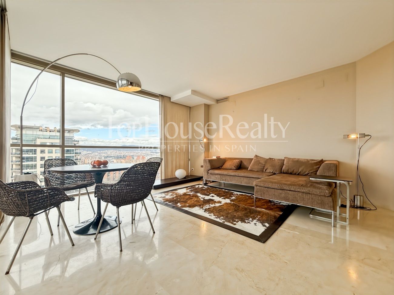 Penthouse for rent in Diagonal Ma, panoramic views, terrace and premium amenities