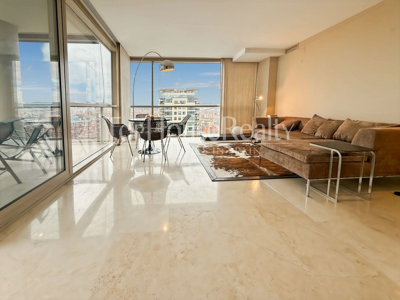Penthouse for rent in Diagonal Ma, panoramic views, terrace and premium amenities