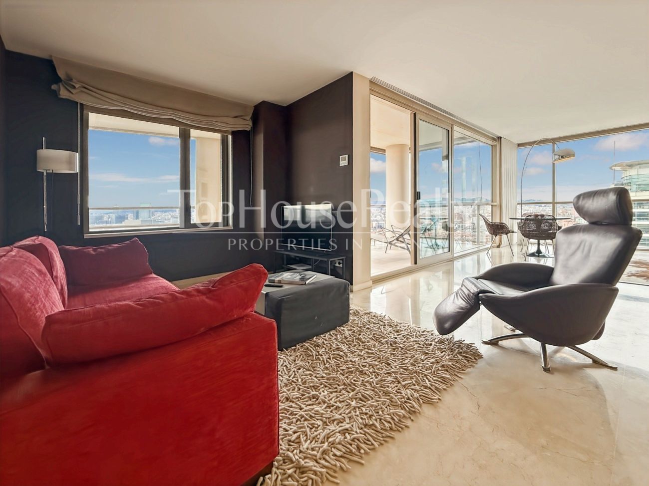 Penthouse for rent in Diagonal Ma, panoramic views, terrace and premium amenities