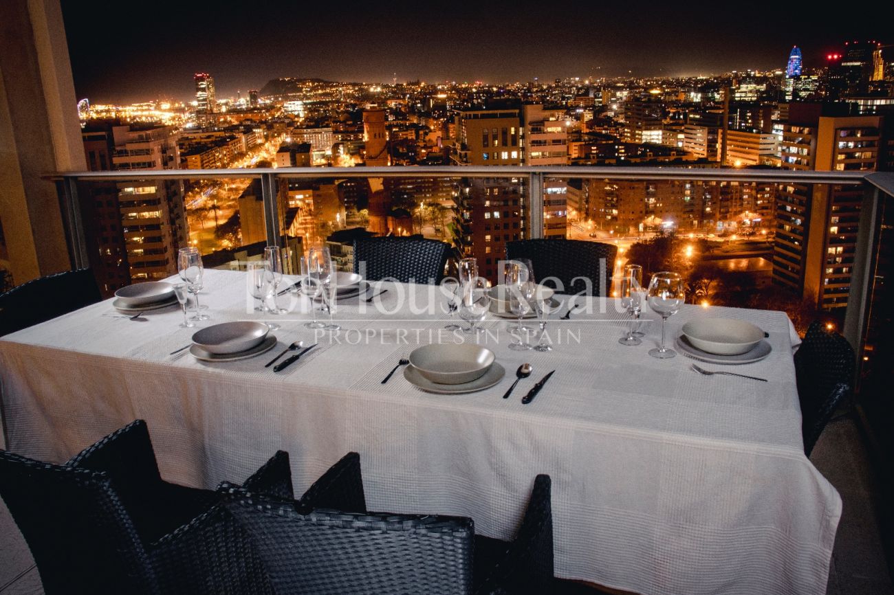 Penthouse for rent in Diagonal Ma, panoramic views, terrace and premium amenities
