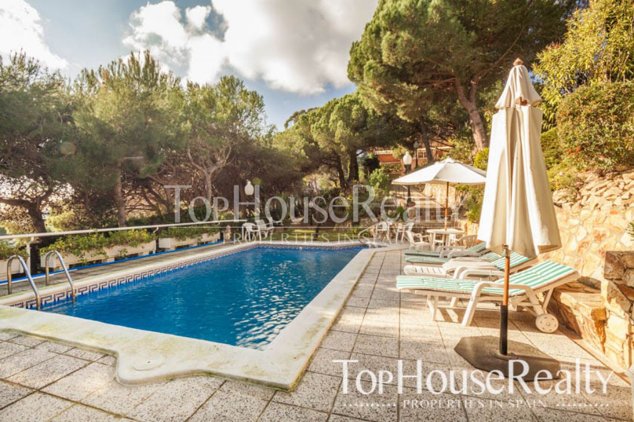 Home with pool and sea views in ALELLA