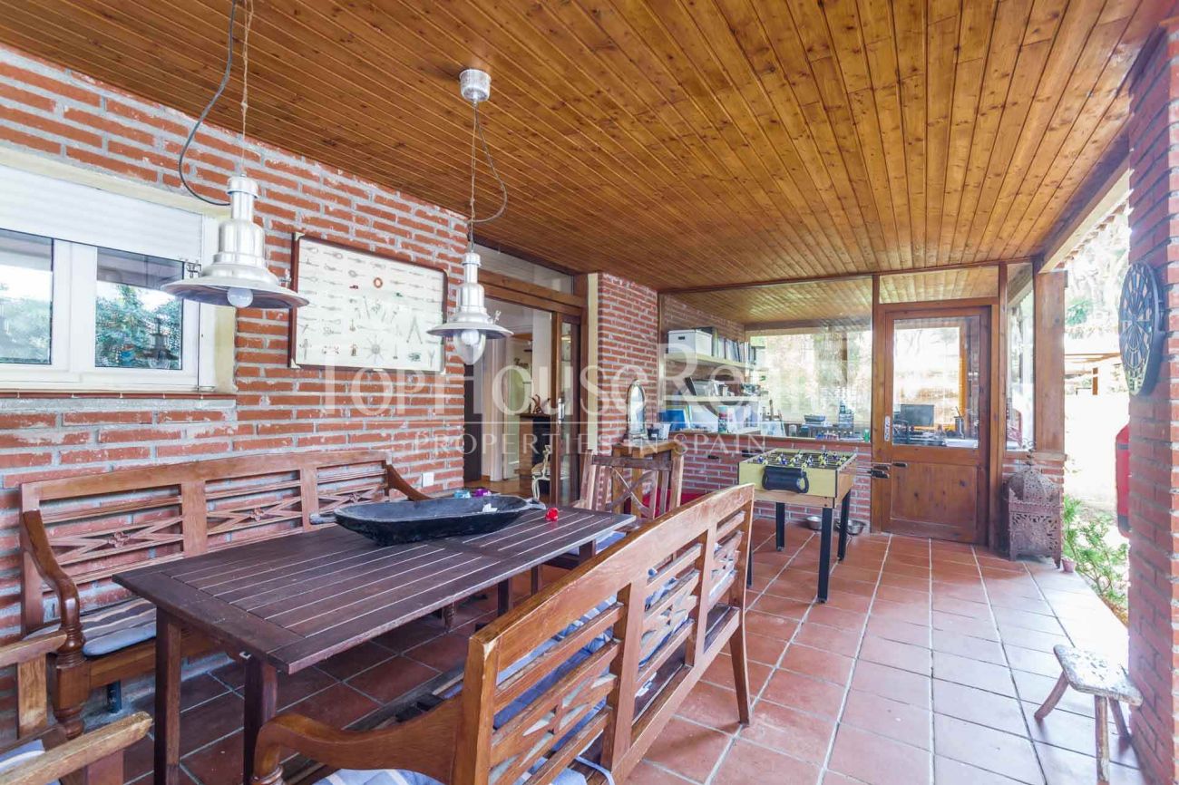 Exceptional plot with a cosy house in Castelldefels Playa