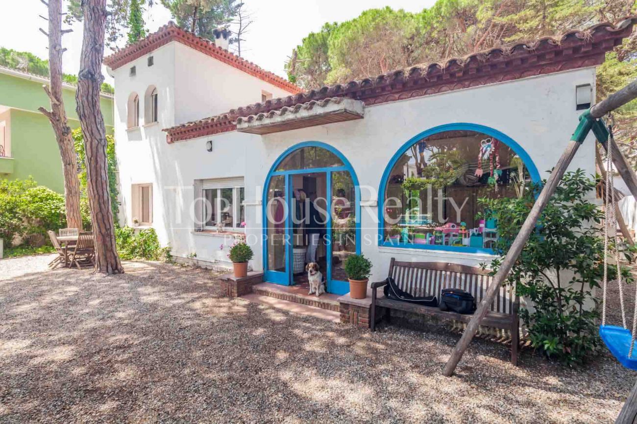 Exceptional plot with a cosy house in Castelldefels Playa