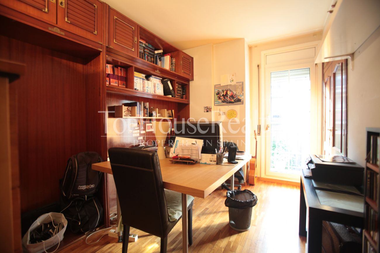 Large apartment in one of the main streets of Barcelona