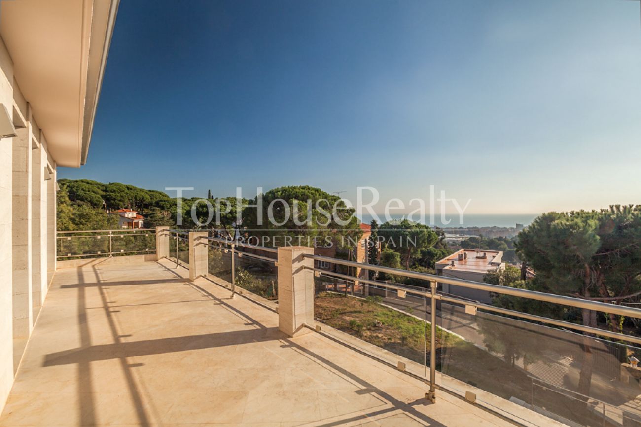 Newly constructed house with sea views