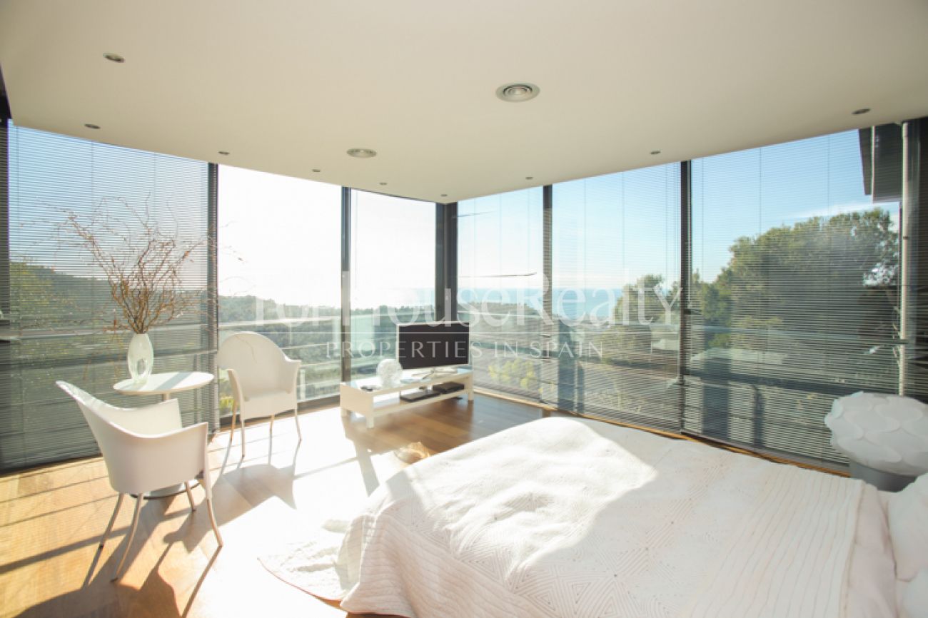 Luxury designer villa with stunning sea views