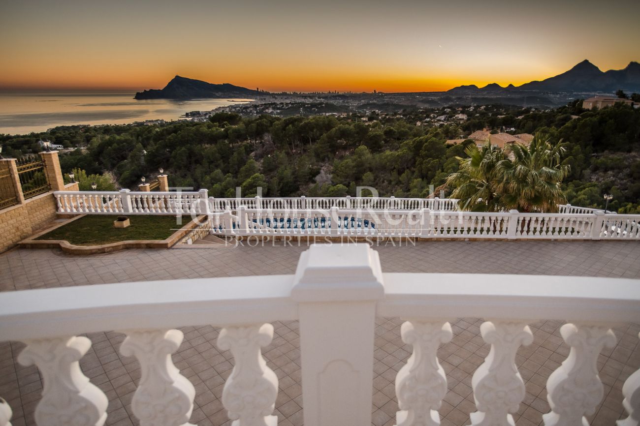 Spectacular luxury villa with views in Costa Blanca