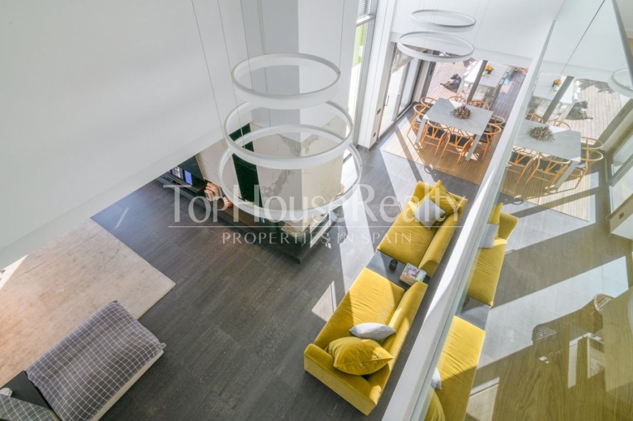 Luxury villa for sale in Sitges facing the golf course: exclusive mansion with private spa and large plot