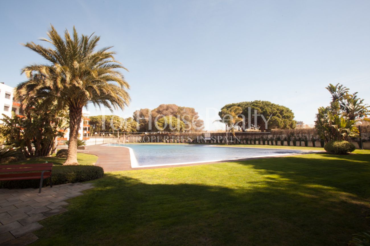 Townhouse in exclusive residential complex by the beach in Cambrils