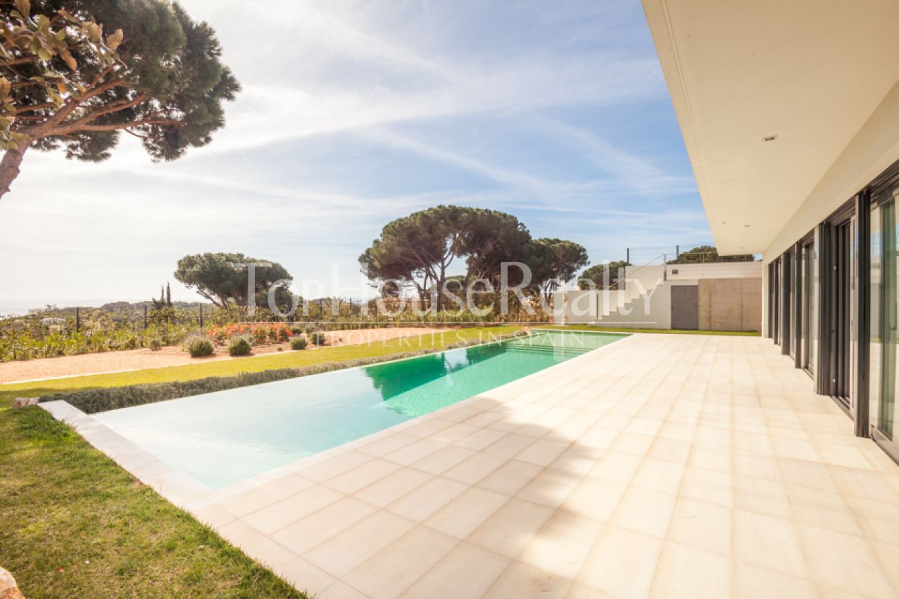 Spectacular villa with views of the Costa Brava