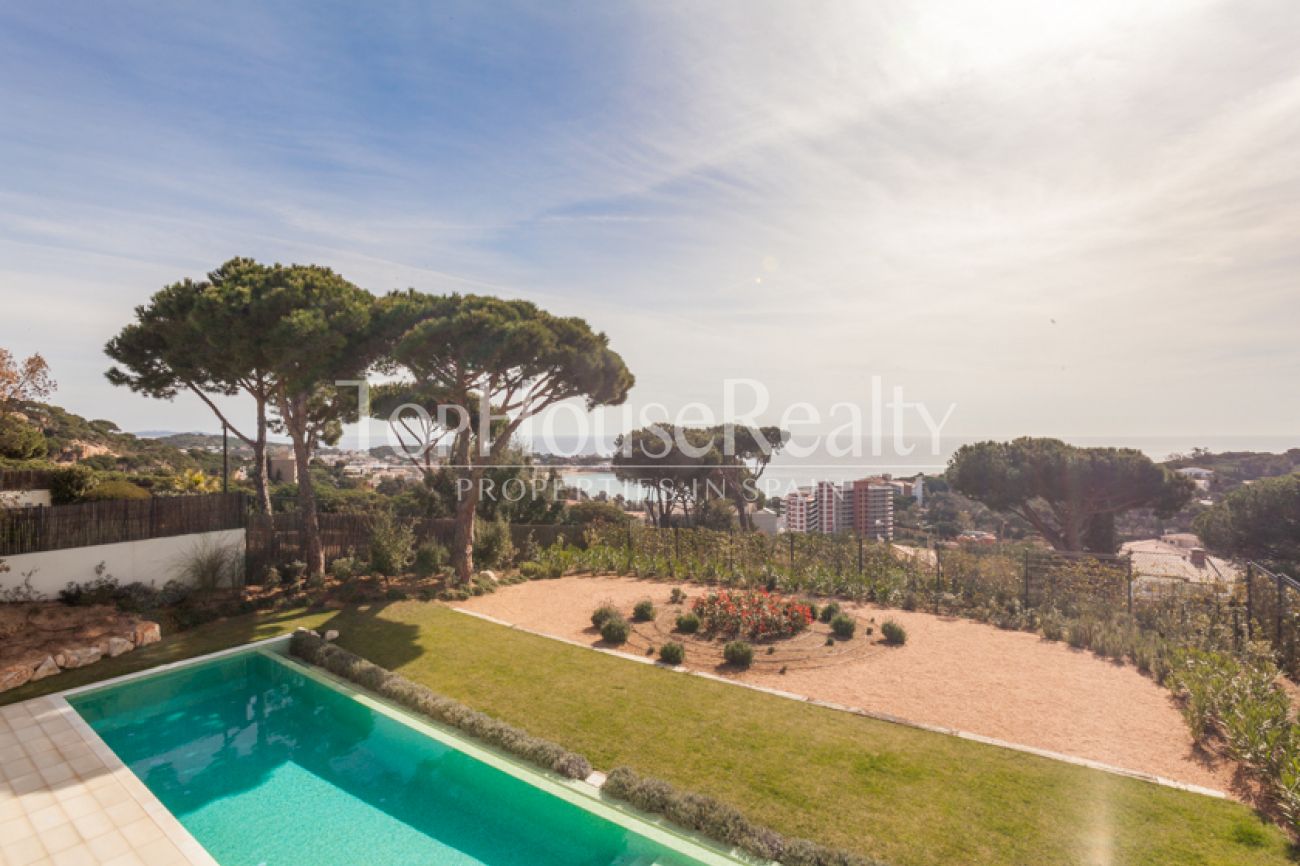 Spectacular villa with views of the Costa Brava