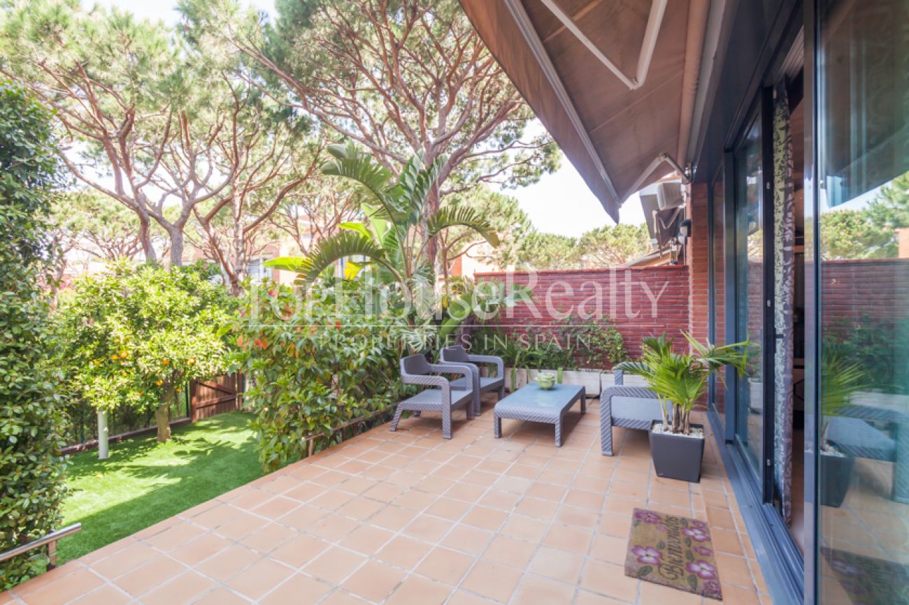 Magnificent townhouse in the most exclusive area of Gava Mar