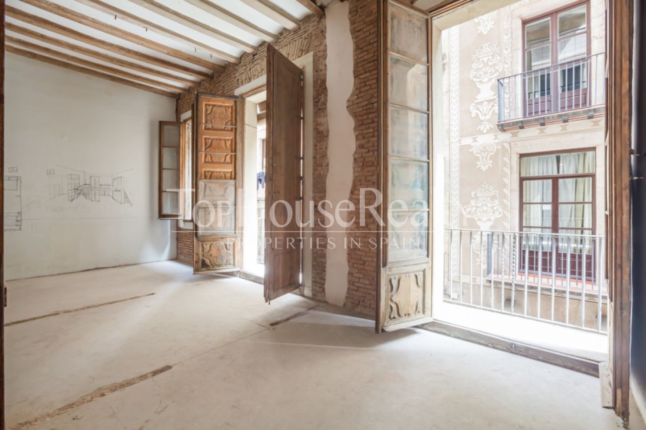 Impressive apartment in the historic center of Barcelona