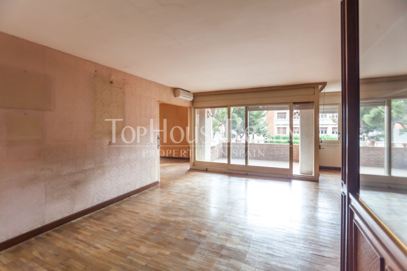 Excellent apartment for renovation in the elite area of Sarria