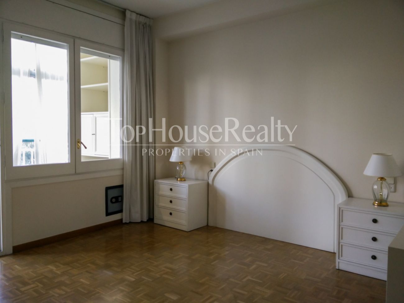 Apartment for renovation in Pedralbes