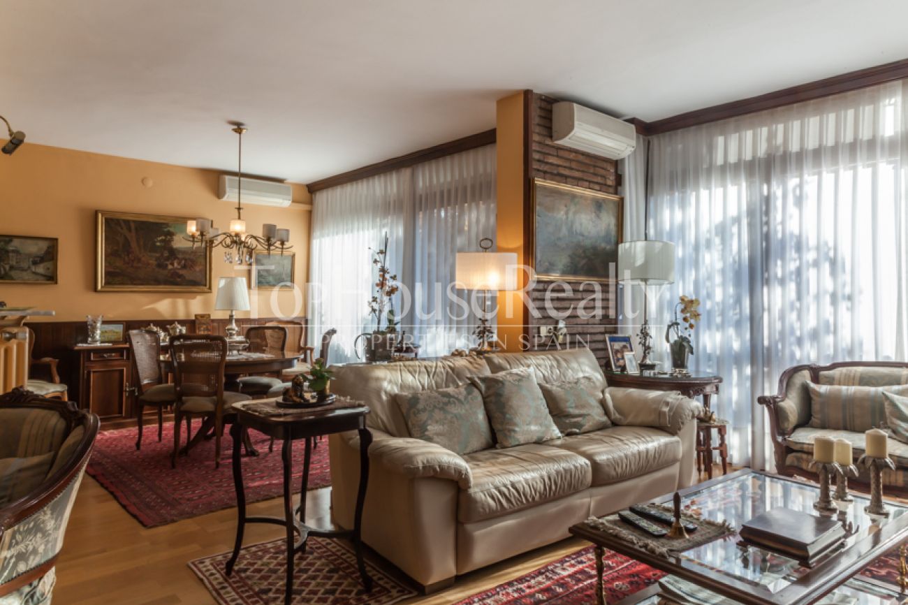 Apartment in a prestigious building in Sarria