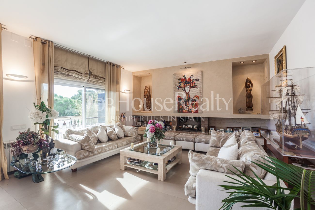 Big renovated luxurious house with views in Castelldefels