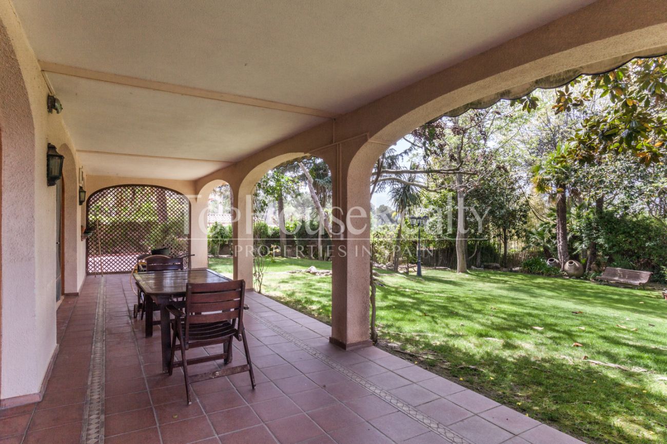 Large house with impressive garden