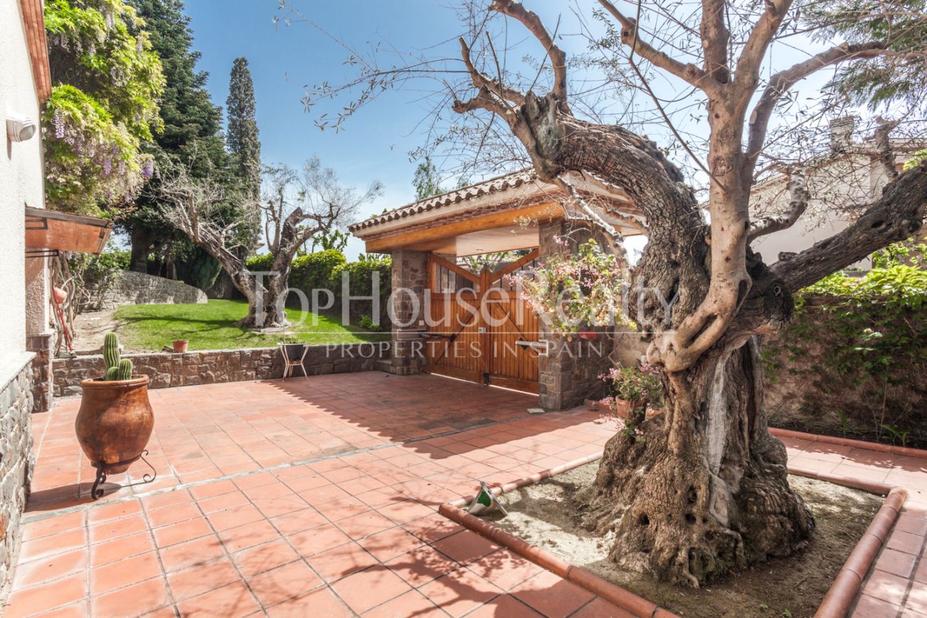 Large house with impressive garden