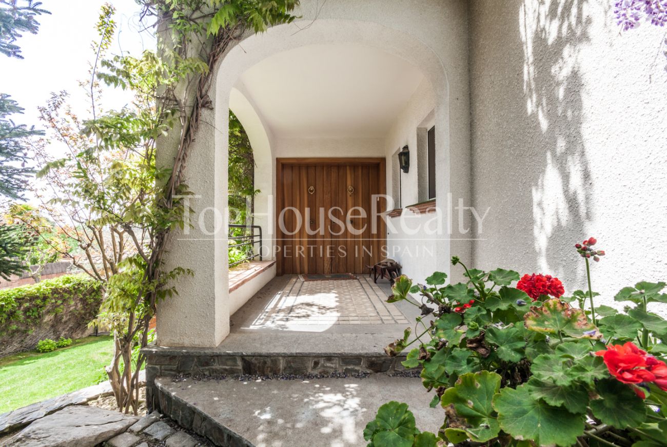 Large house with impressive garden