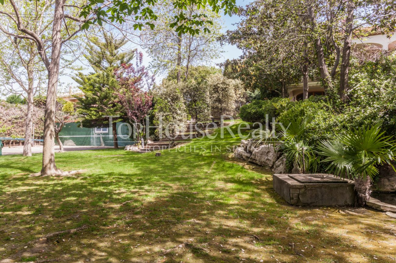 Large house with impressive garden