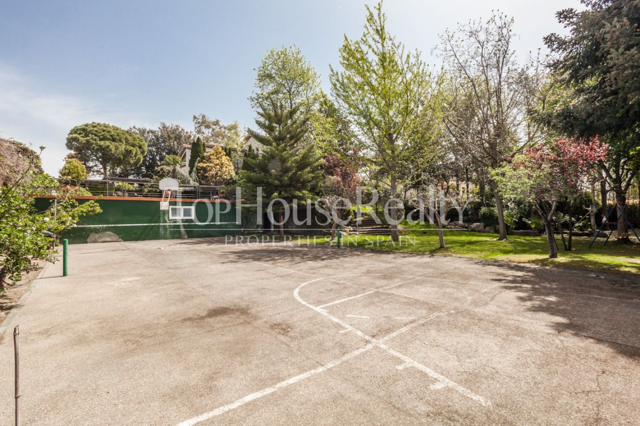 Large house with impressive garden