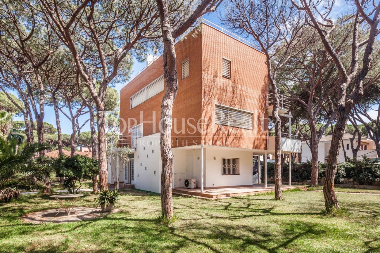 Large house in the best area of Castelldefels