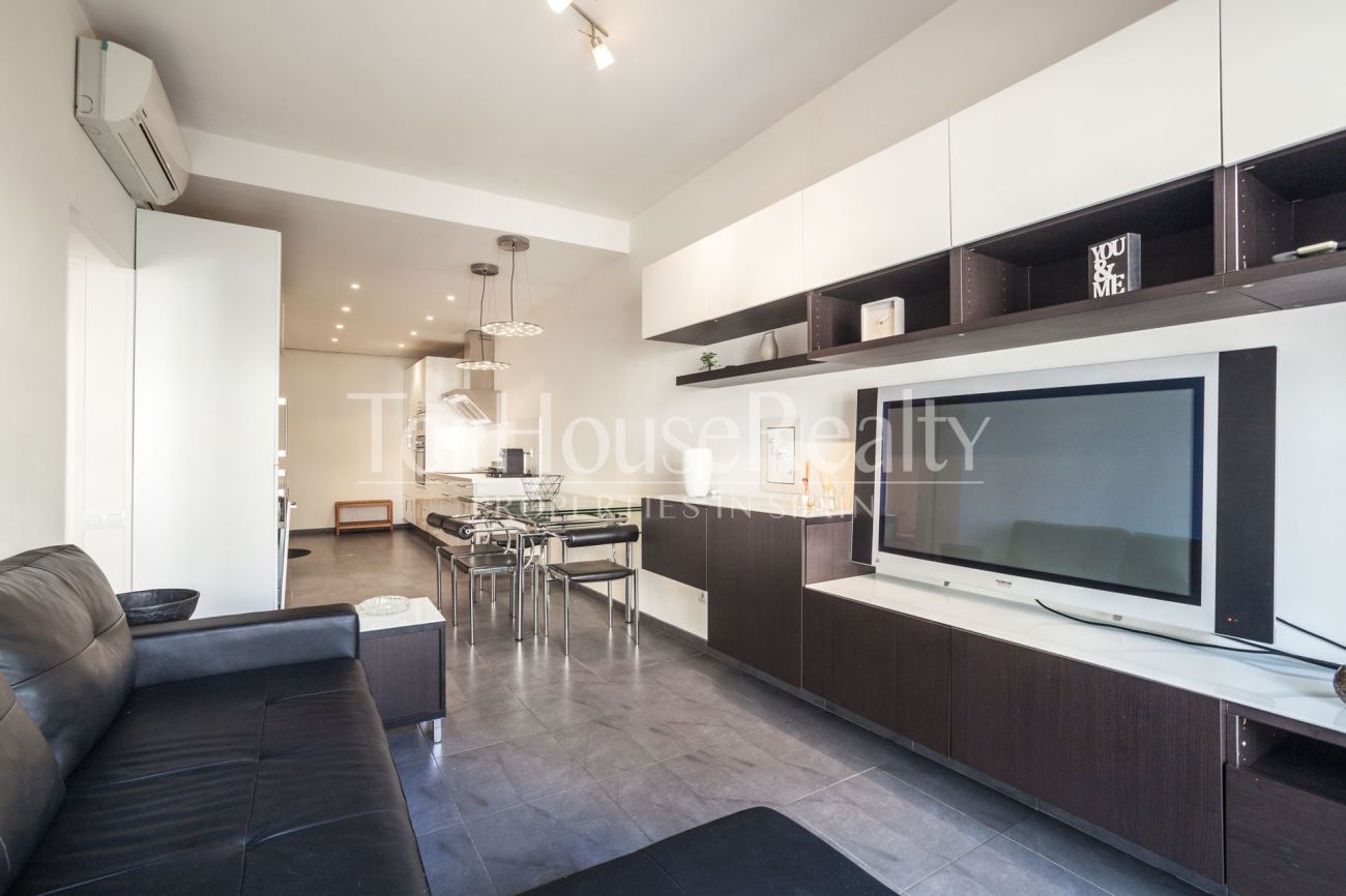 Renovated apartment for sale in Eixample, Barcelona — bright, modern and fully furnished