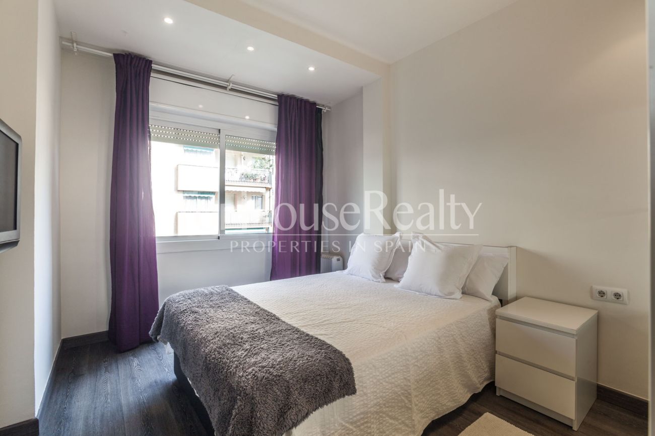 Renovated apartment for sale in Eixample, Barcelona — bright, modern and fully furnished