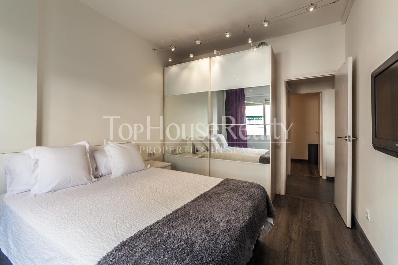 Renovated apartment for sale in Eixample, Barcelona — bright, modern and fully furnished