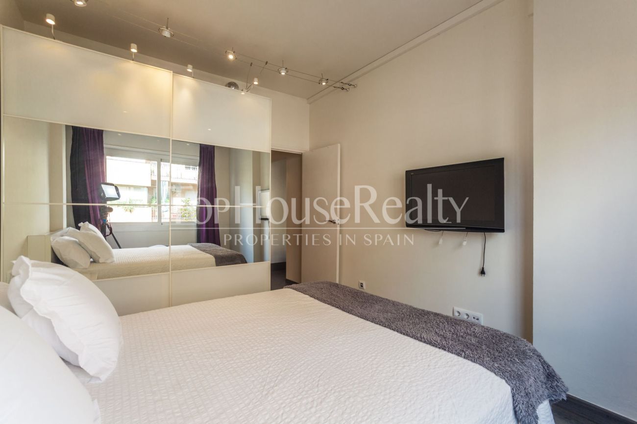 Renovated apartment for sale in Eixample, Barcelona — bright, modern and fully furnished